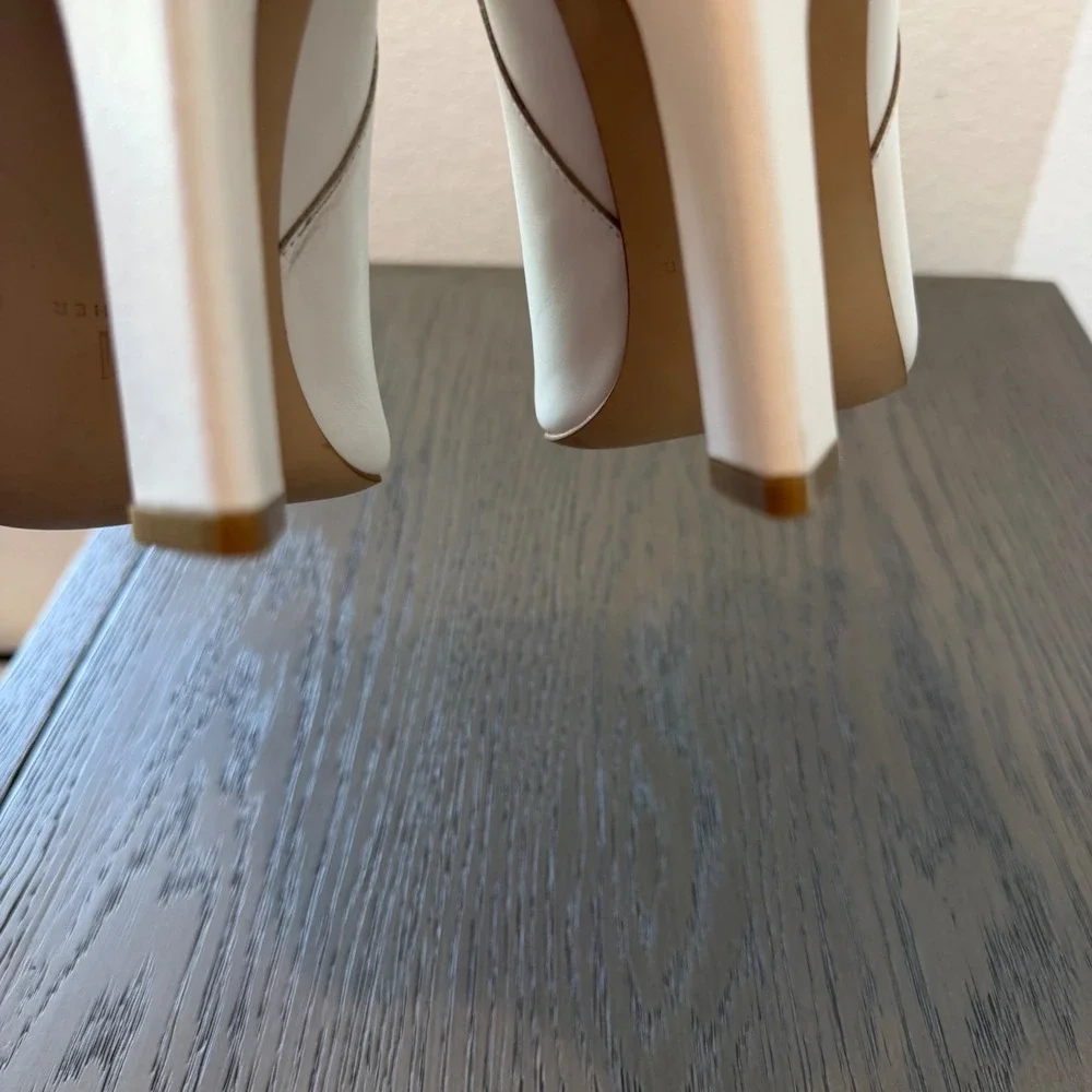 Marc Fisher LTD White Leather Pointed Toe V-Cut Ankle Boots 10M Block Heel